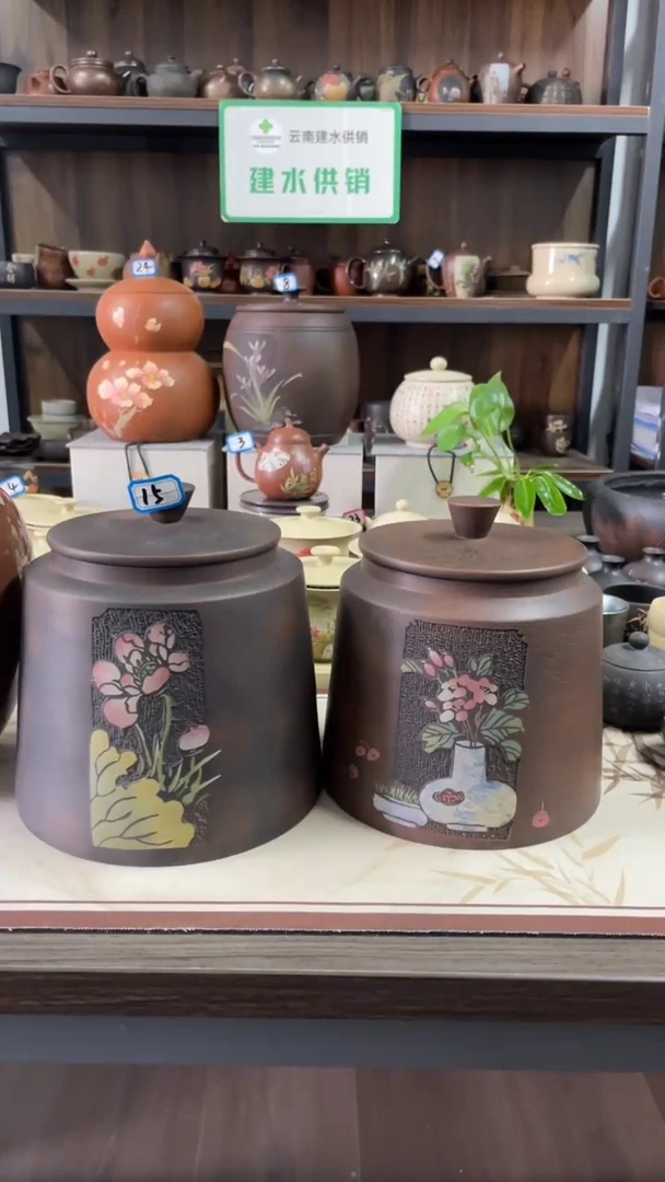 摄****狼建水紫陶阳彩散茶罐一只