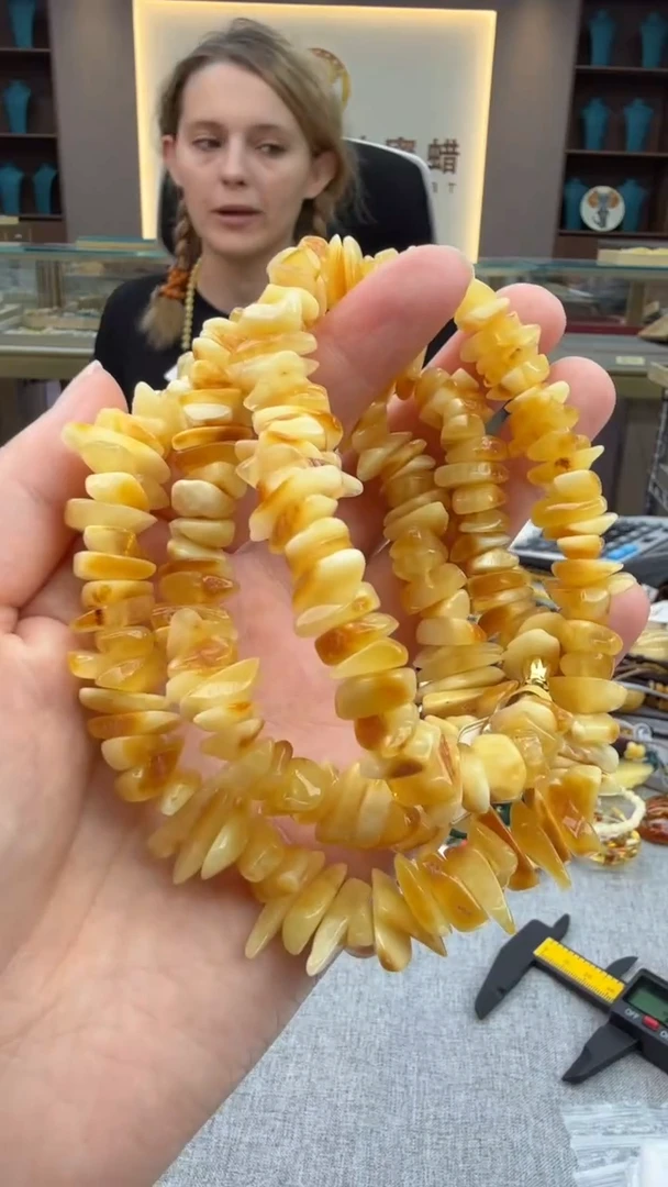 琥珀颈饰未镶嵌418秒拍号 假一罚三