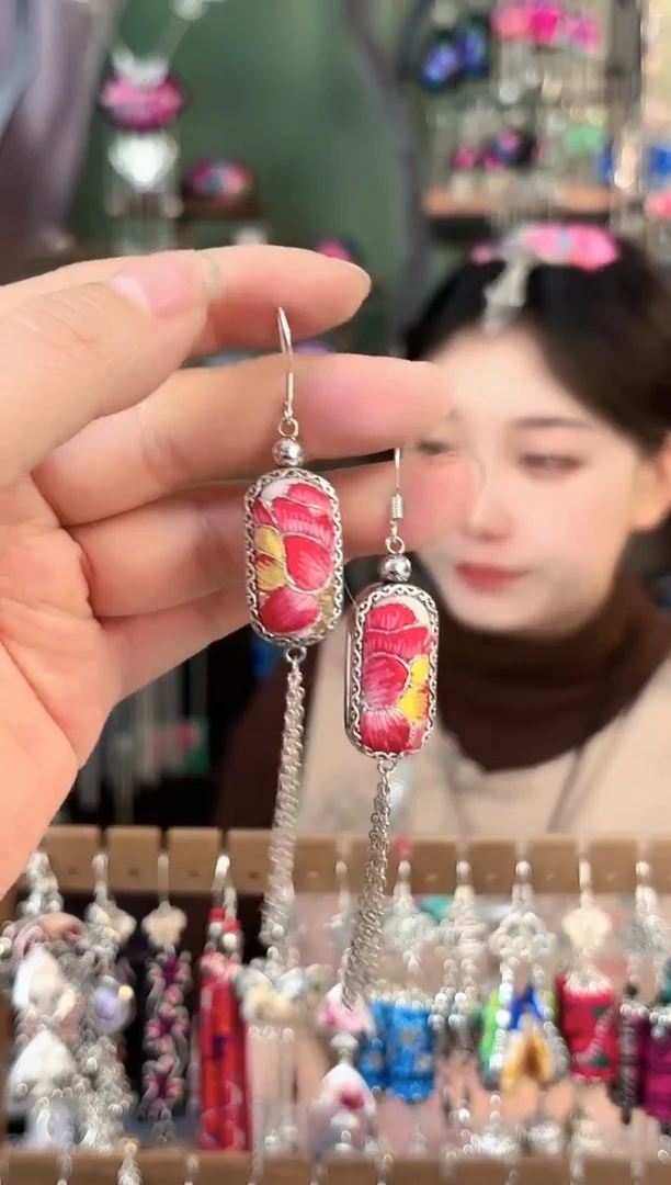 彩云南阁非遗老绣苗银饰品187