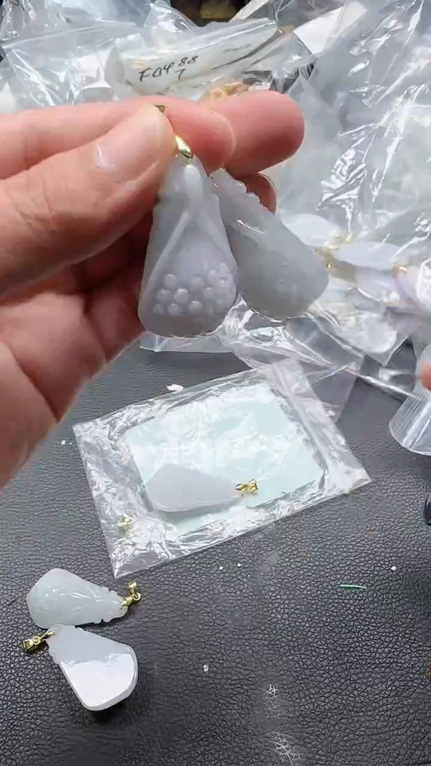 翡翠未镶嵌颈饰054