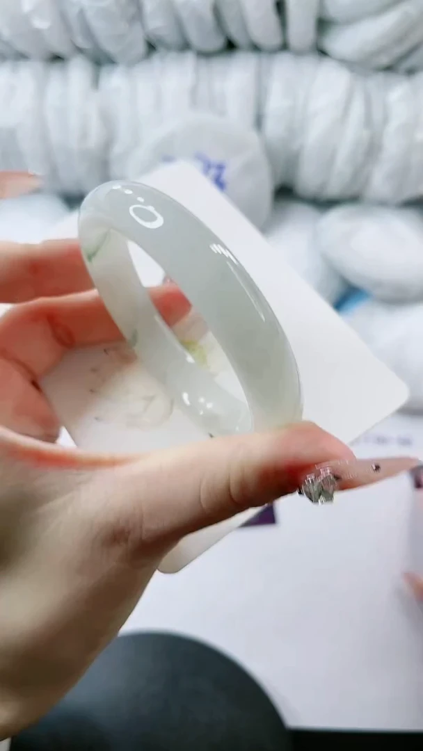 【闪购商品】石英质玉手镯未镶嵌多样性发货V357