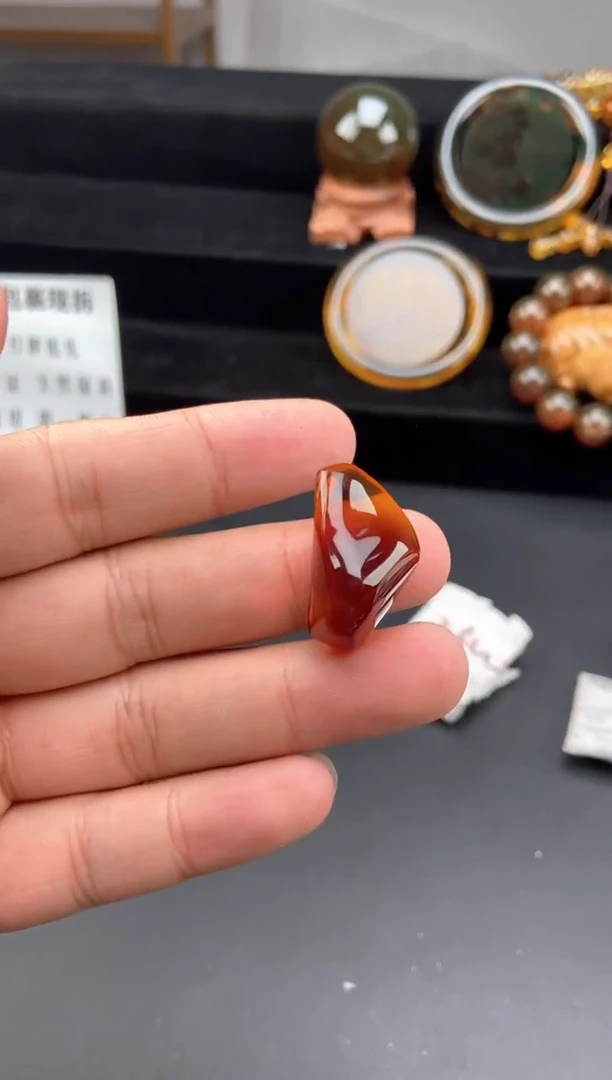 未镶嵌颈饰琥珀血珀随形吊坠