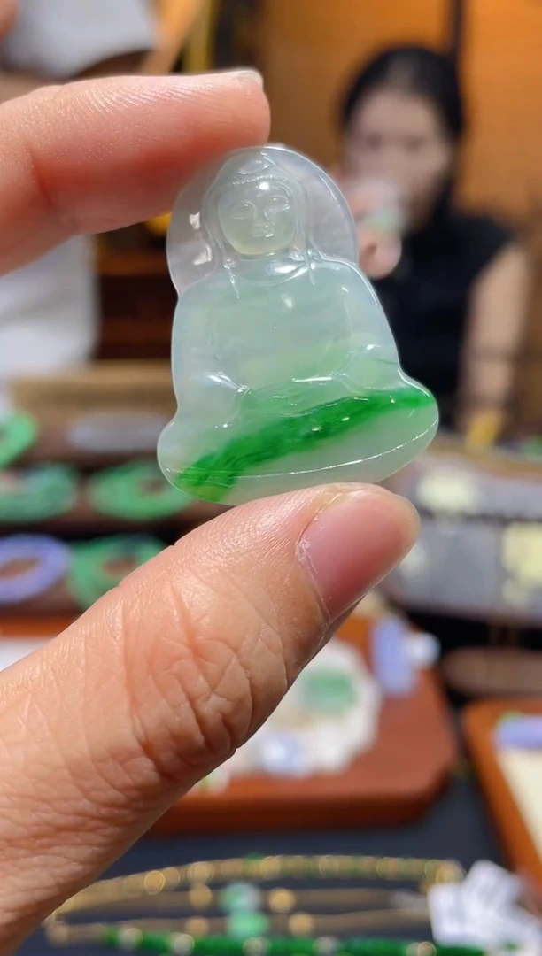 颈饰未镶嵌翡翠观音