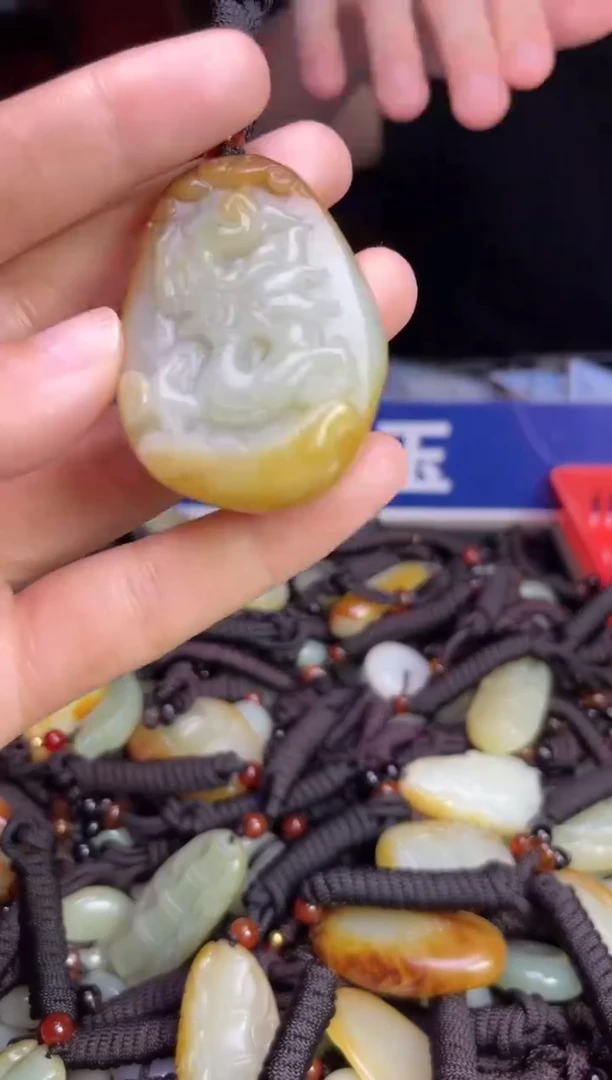 未镶嵌和田玉挂件1