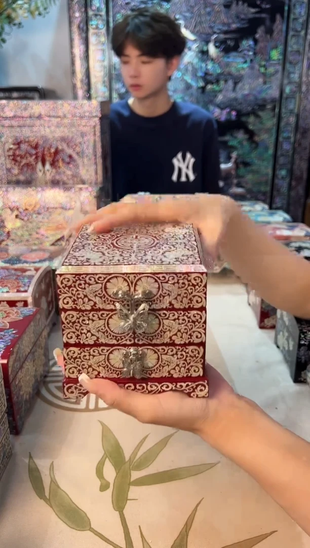 红底寿·弘贝雅螺钿漆器文化馆