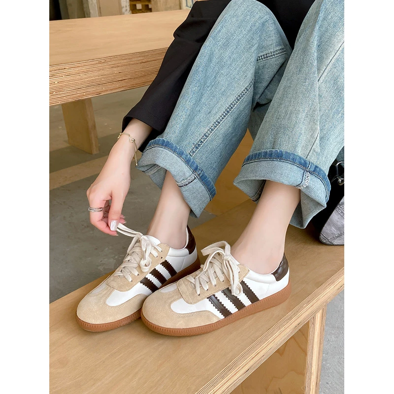 运动女鞋2025新款休闲板鞋透气软底德训鞋子平底单鞋女卡其色复古