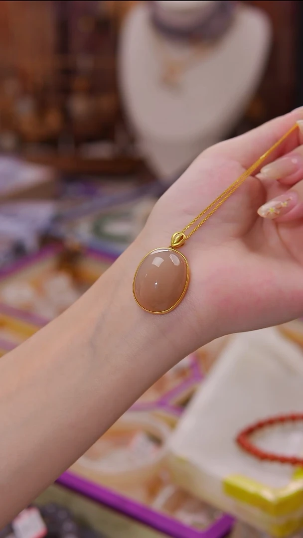 颈饰18K金镶嵌和田玉吊坠 特价款不退不换