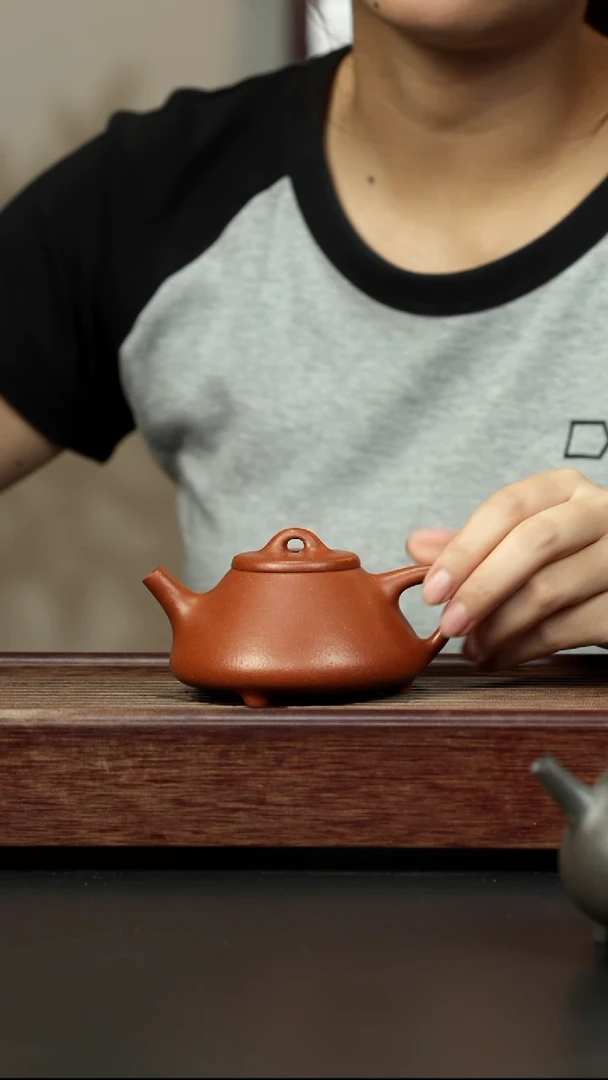 紫砂茶壶超矿标红降坡 子冶石瓢