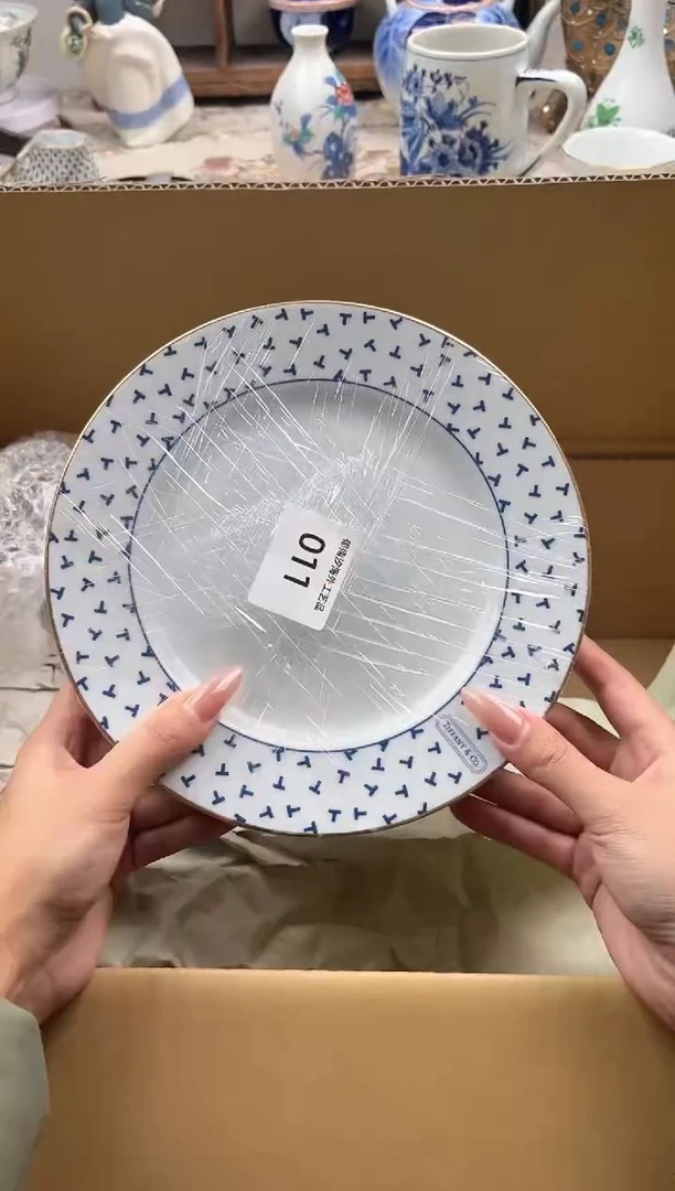 瓷片M****姐V         011
