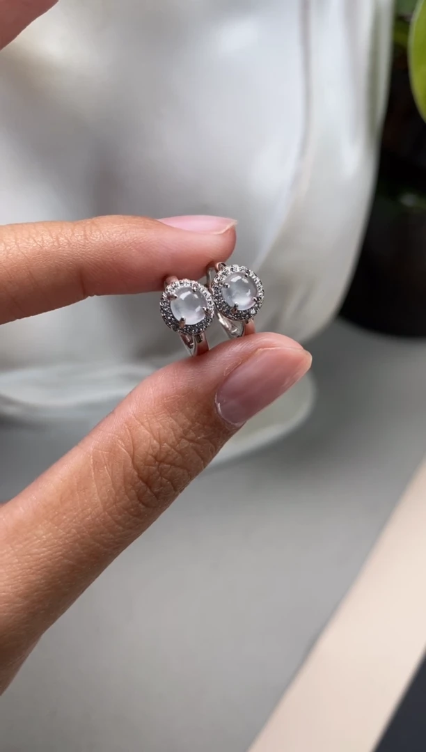【闪购商品】翡翠颈饰银S925镶嵌翡翠冰种蛋面