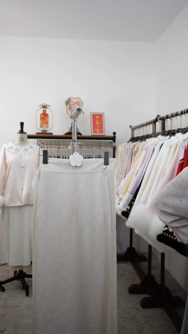 织绣是**呀孤品桑蚕丝罗衣 不退不换