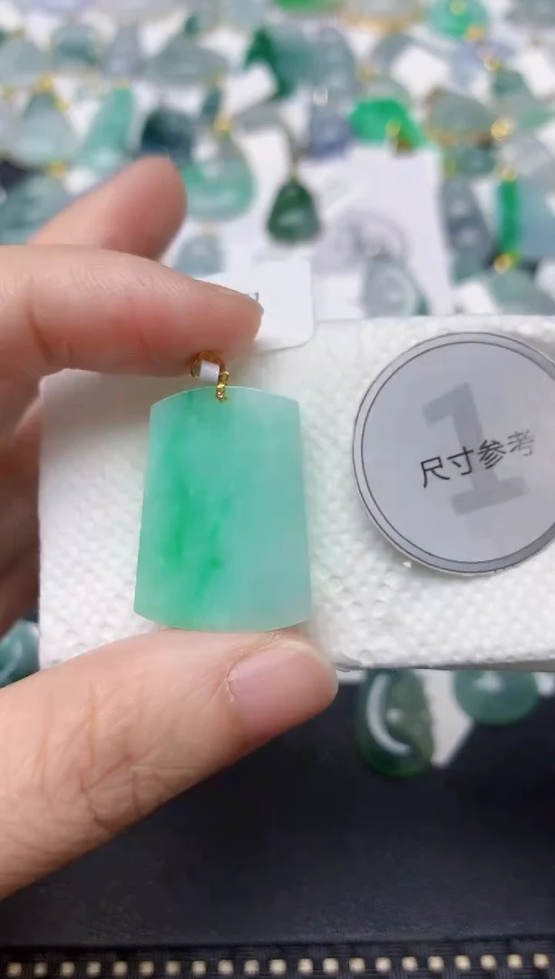 颈饰18K金镶嵌翡翠天然缅甸A货翡翠