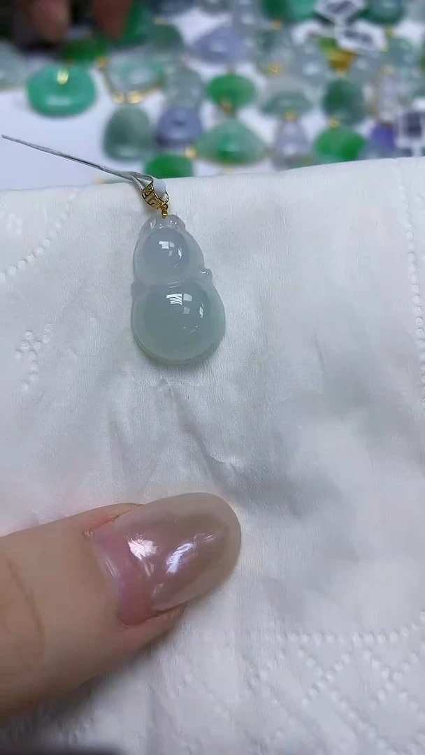 翡翠18K金镶嵌颈饰天然缅甸翡翠A货