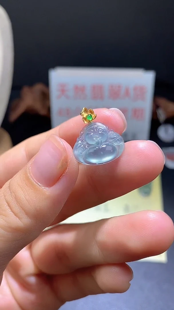 翡翠18K金镶嵌颈饰翡翠吊坠