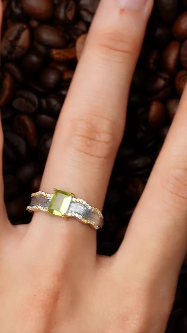 银S925镶嵌戒指橄榄石知****粮橄榄石戒指