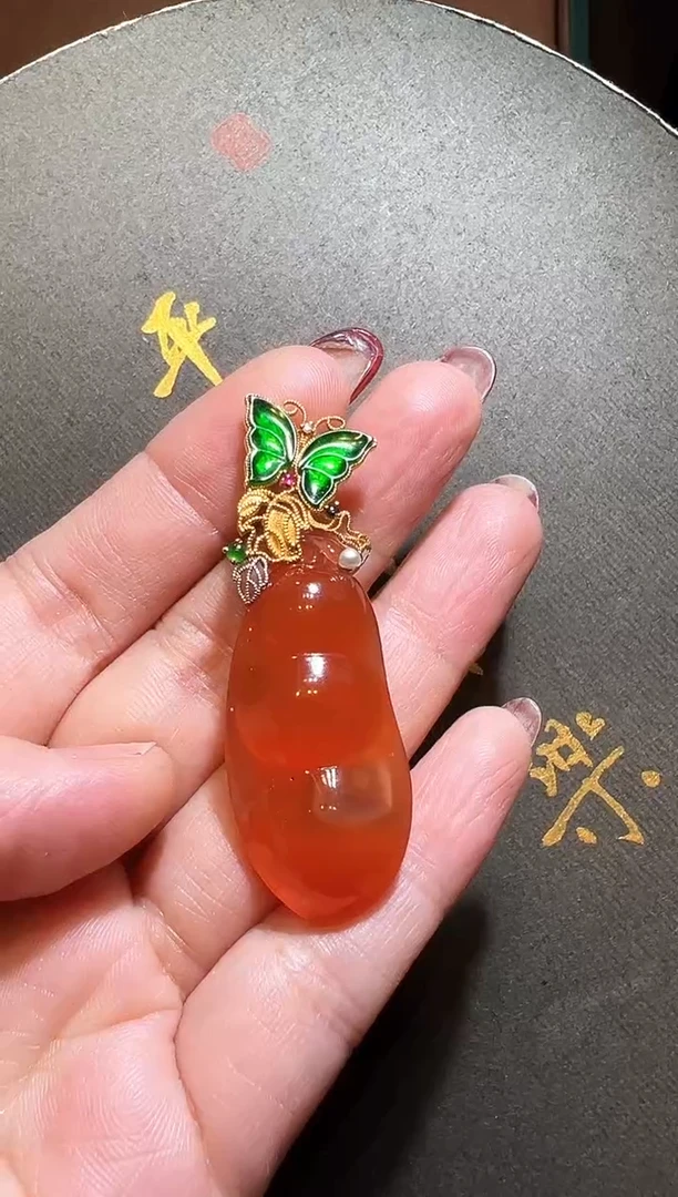 【闪购商品】南红玛瑙颈饰18K金镶嵌南红福豆吊坠