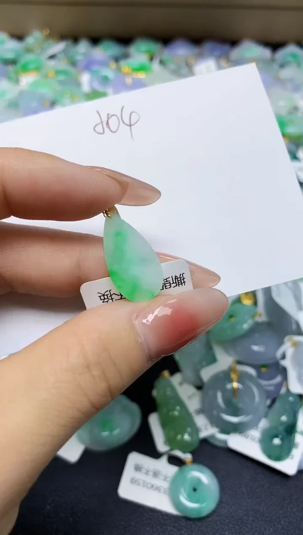 翡翠18K金镶嵌颈饰 天然缅甸翡翠A货