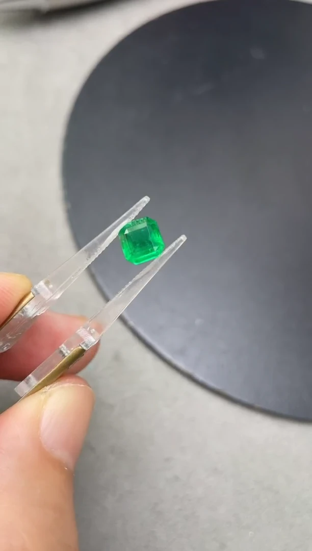 裸石祖母绿1.09克拉斯瓦特祖母绿