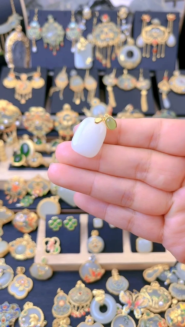 【闪购商品】和田玉吊坠银S925镀金镶嵌小无事牌吊坠