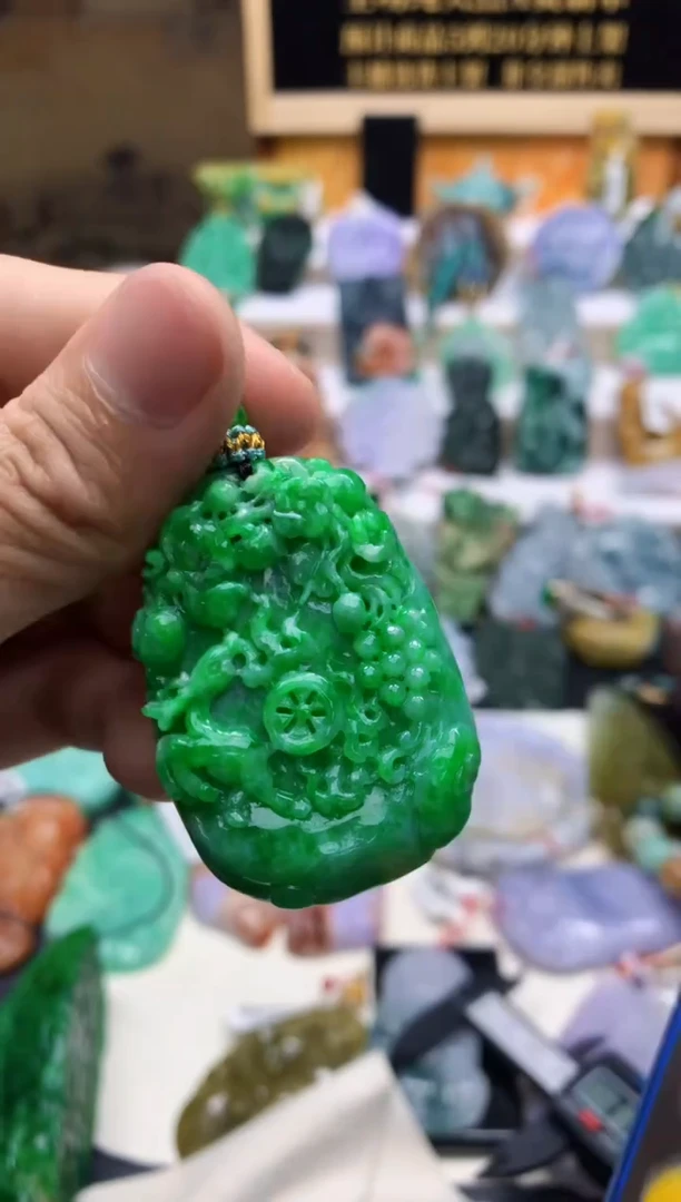 颈饰未镶嵌翡翠玛**姿天然A货翡翠