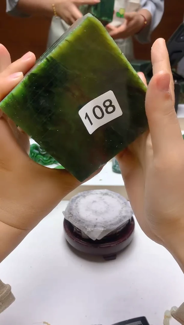 未镶嵌和田玉（碧玉）珠宝半成品0