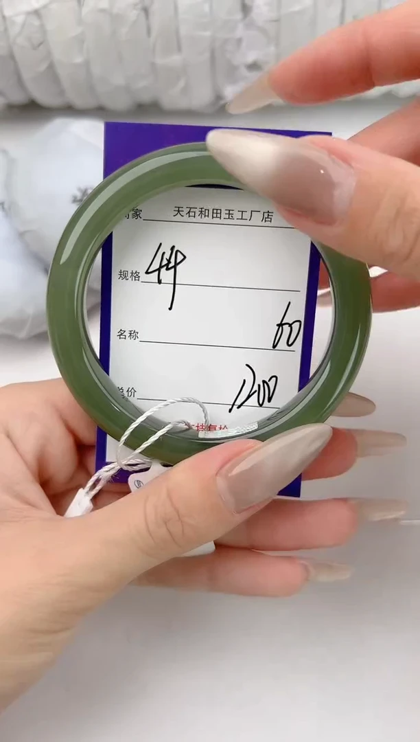 和田玉手镯未镶嵌44颜色微差无瑕疵
