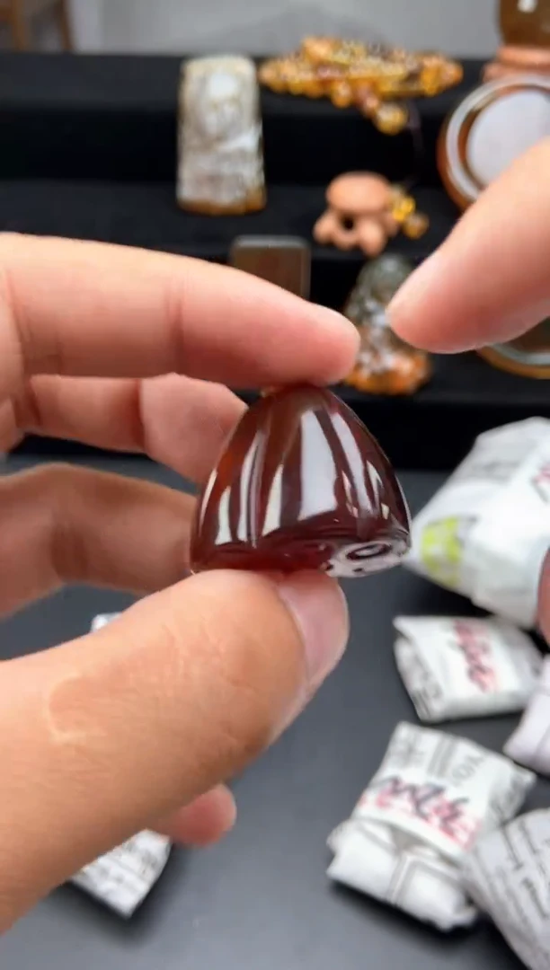 琥珀颈饰未镶嵌棕血珀莲蓬吊坠