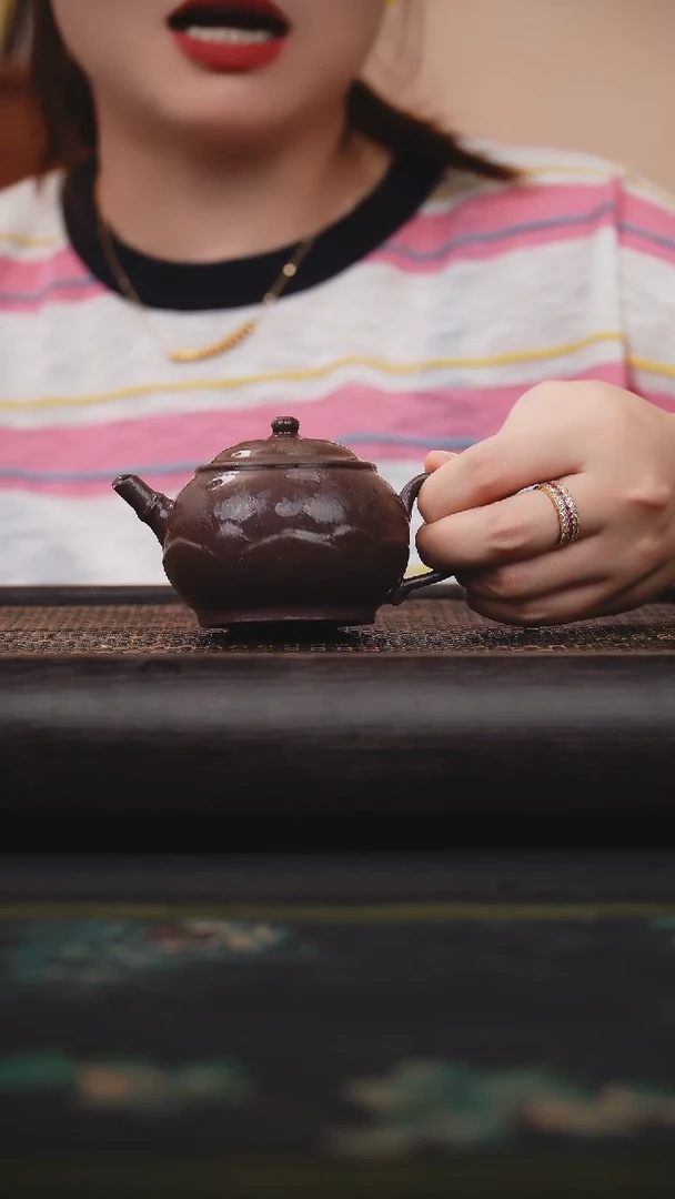 茶壶紫砂紫降坡 莲韵茄段