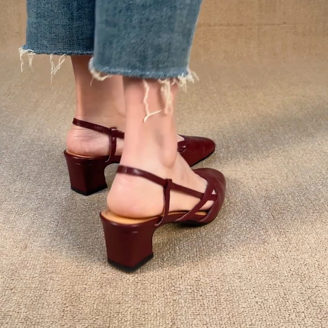 【跟高5CM】里外全真皮包头一字带粗跟凉鞋女粗跟方头小众红色女鞋