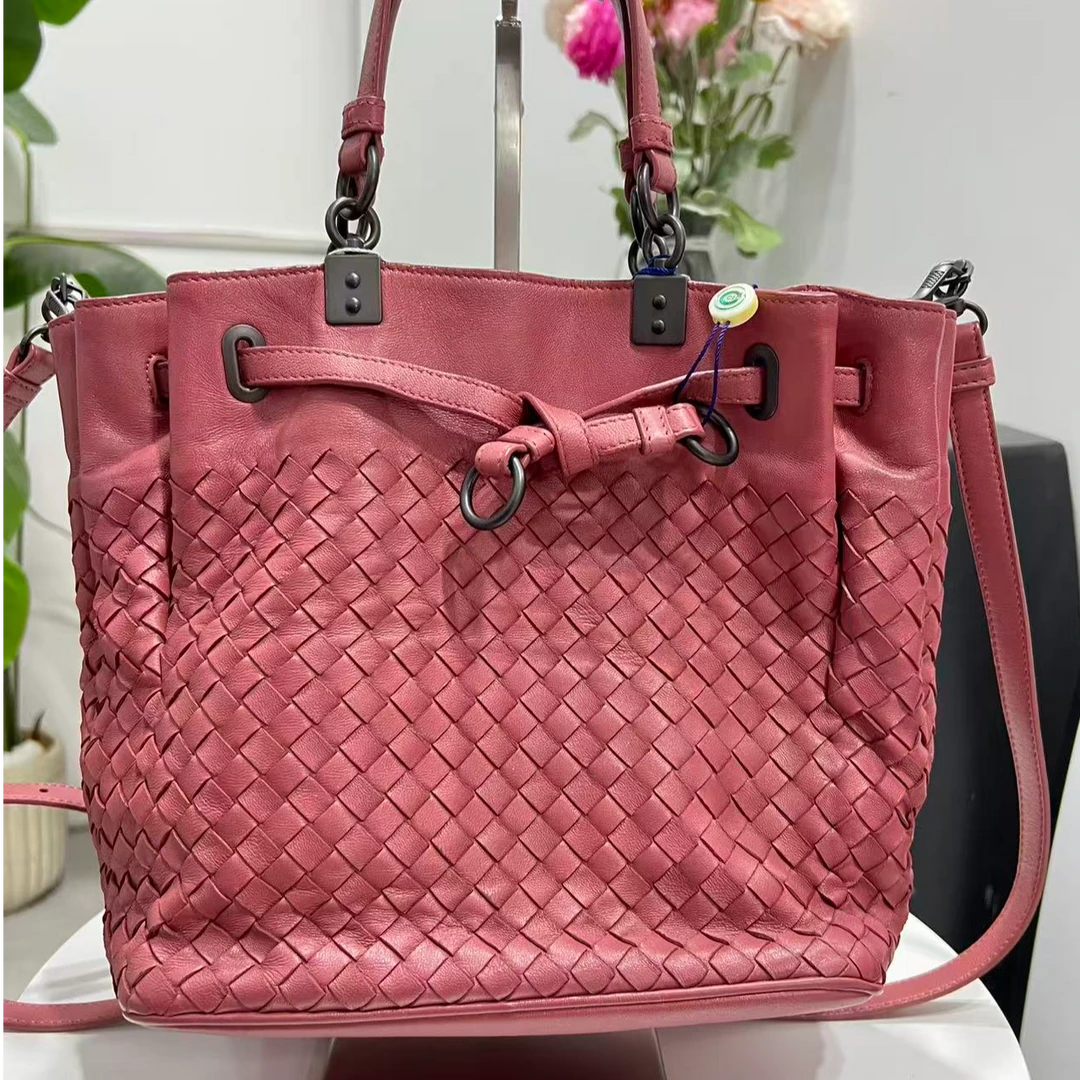 95新 BOTTEGA VENETA/葆蝶家 粉色编织水桶/单肩时尚女士包