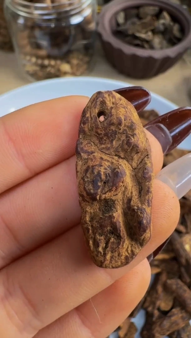【闪购商品】沉香吊坠越南惠安红土