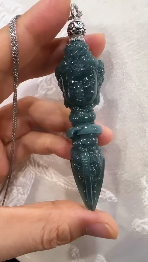 翡翠未镶嵌颈饰国风