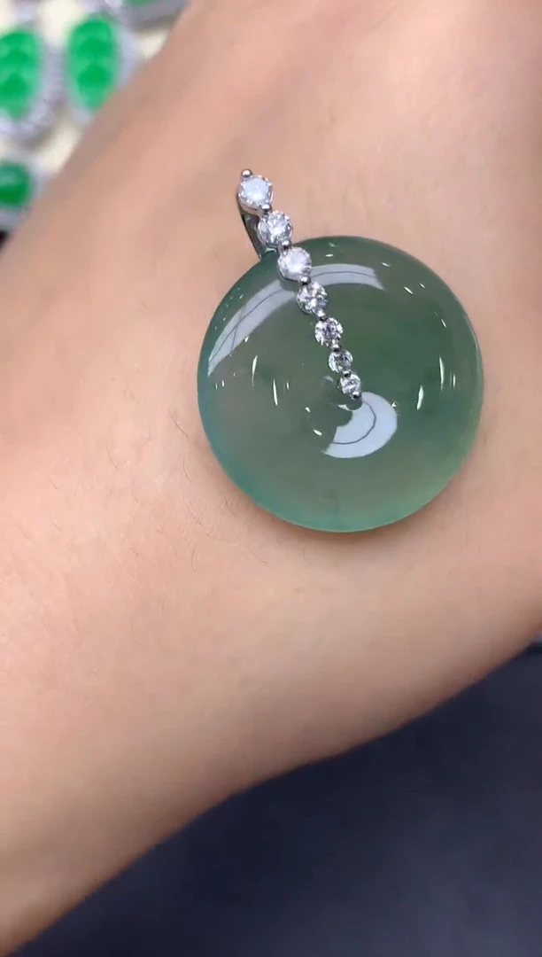 翡翠18K金镶嵌颈饰31-雪姐翡翠天天见