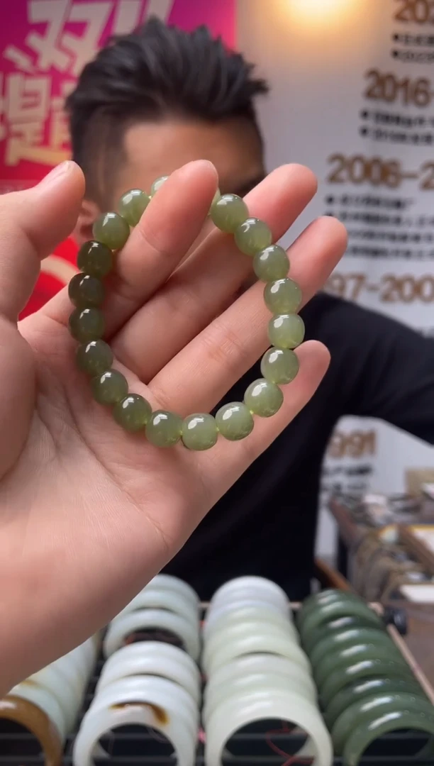 未镶嵌手链和田玉沙枣青卡10mm老型珠手串一条