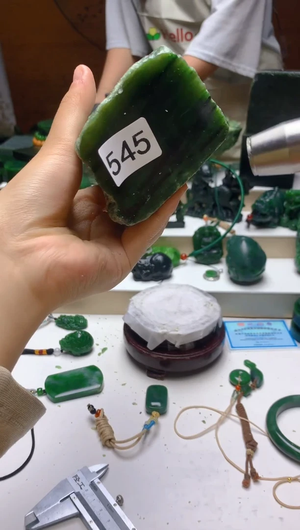 未镶嵌和田玉（碧玉）珠宝半成品0