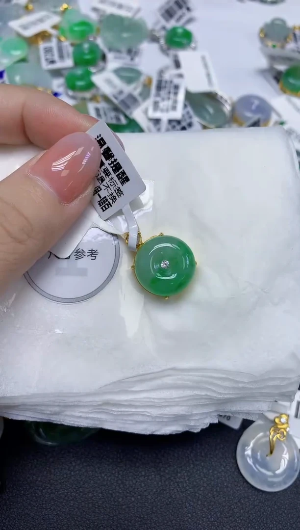颈饰未镶嵌翡翠天然缅甸翡翠A货多样性发一件