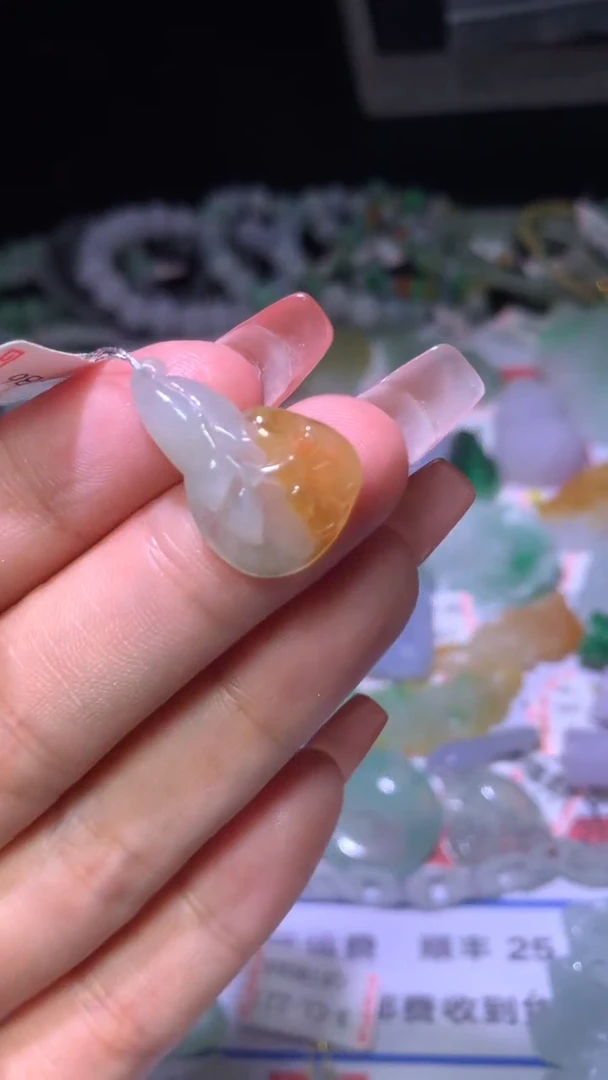 翡翠未镶嵌颈饰MXX022384