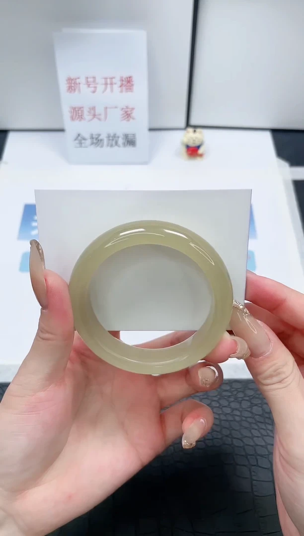 【闪购商品】石英质玉手镯未镶嵌W66-53.8