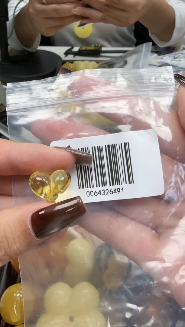 裸石琥珀未镶嵌如图