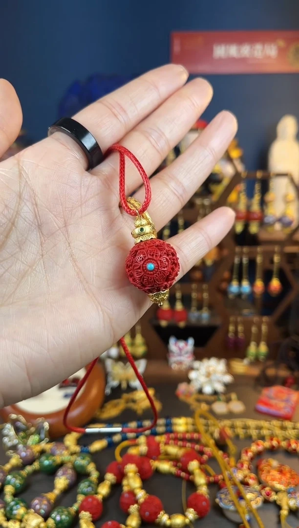 【闪购商品】红红满雕工设计师款吊坠