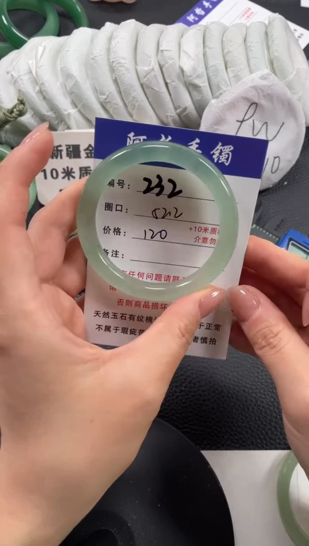 【闪购商品】石英质玉手镯未镶嵌52