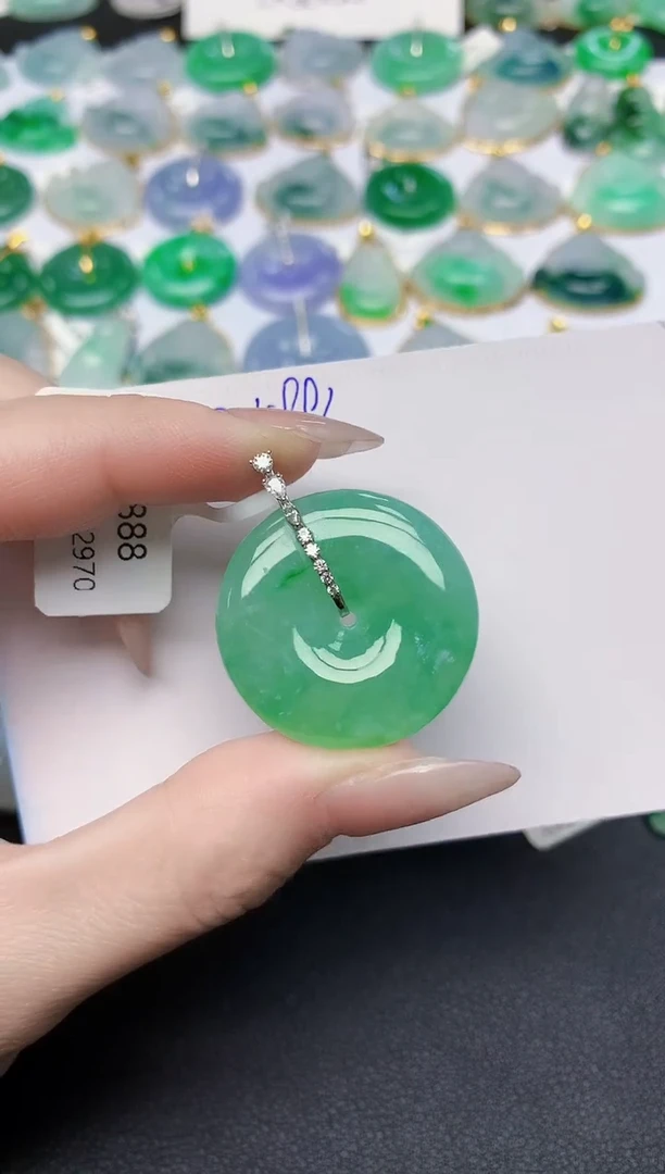 颈饰18K金镶嵌翡翠 天然缅甸A货翡翠百元以上9元证书费自理