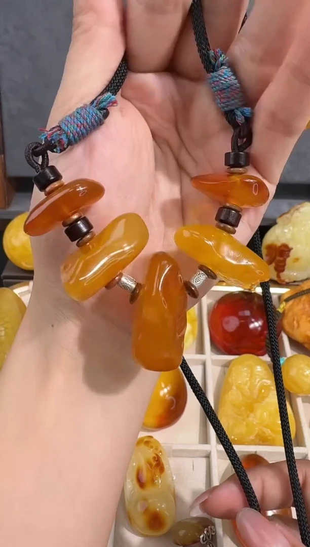 裸石琥珀未镶嵌?**?琥珀