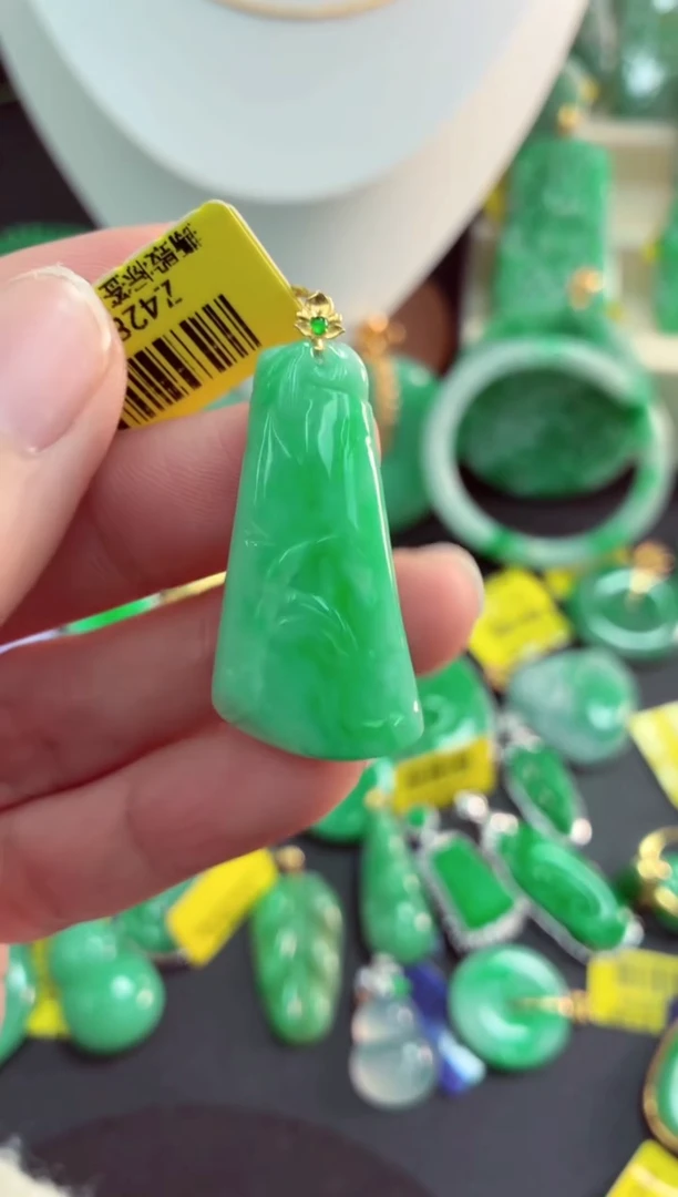 吊坠(不含链)18K金镶嵌翡翠天然缅甸翡翠A货