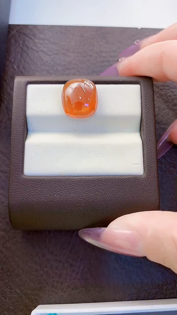 未镶嵌珠宝半成品石榴石（芬达石）18.70ct 13.94*15.55