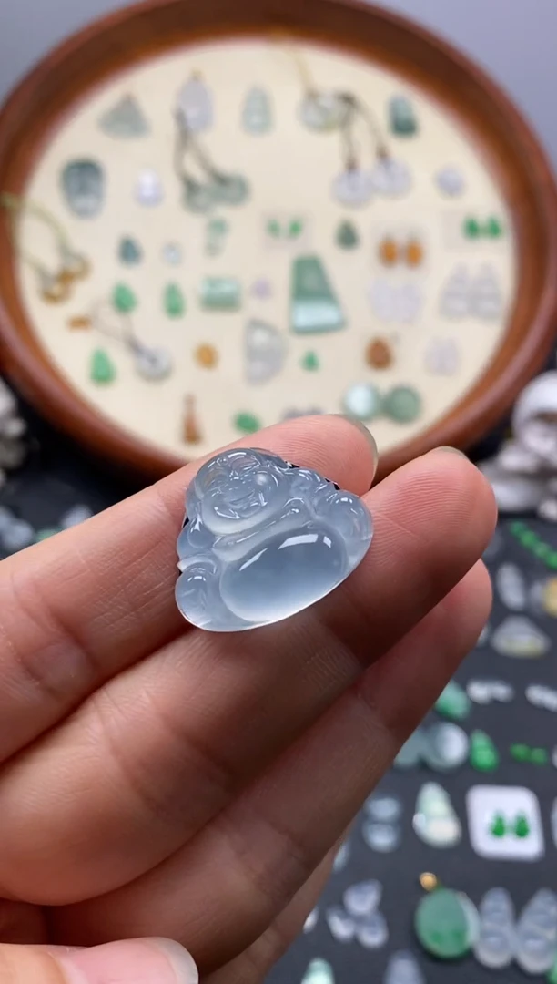 颈饰未镶嵌翡翠高冰佛公/芬