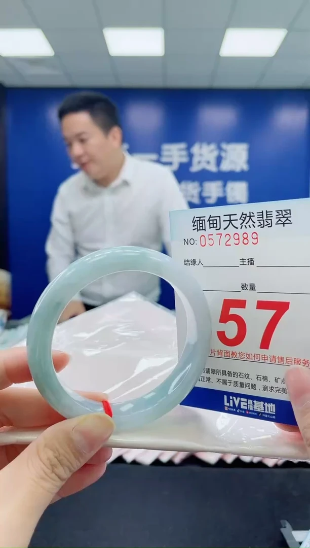 未镶嵌手镯翡翠天然翡翠手镯