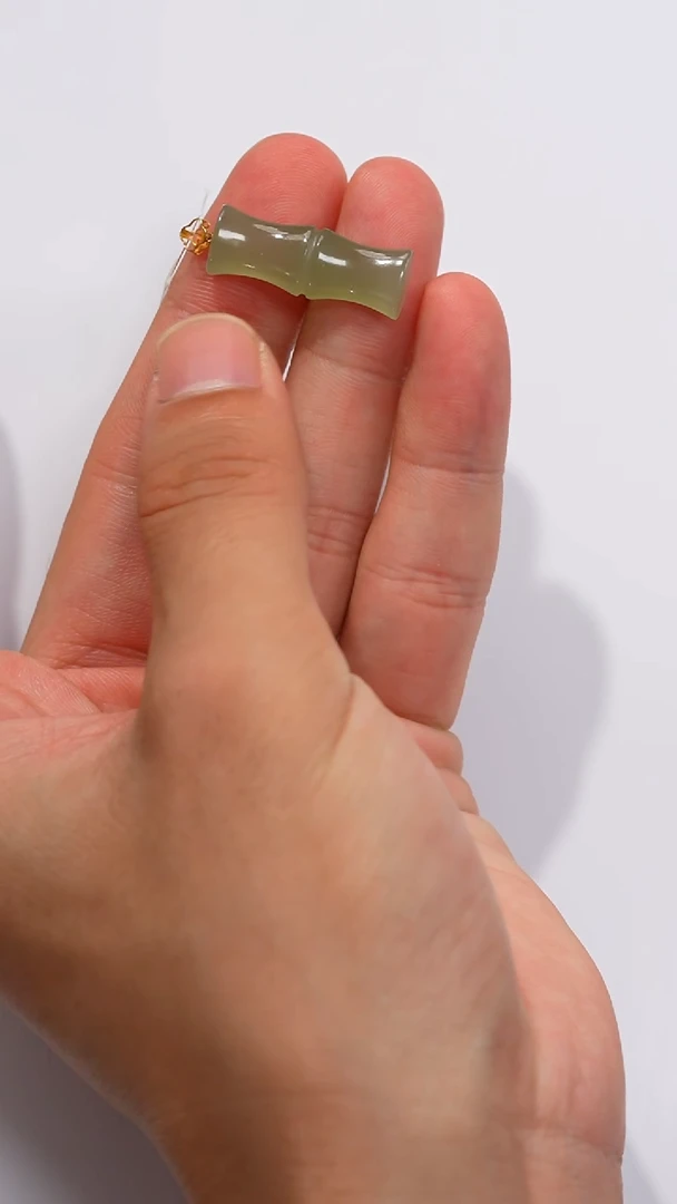 和田玉18K金镶嵌颈饰竹节吊坠