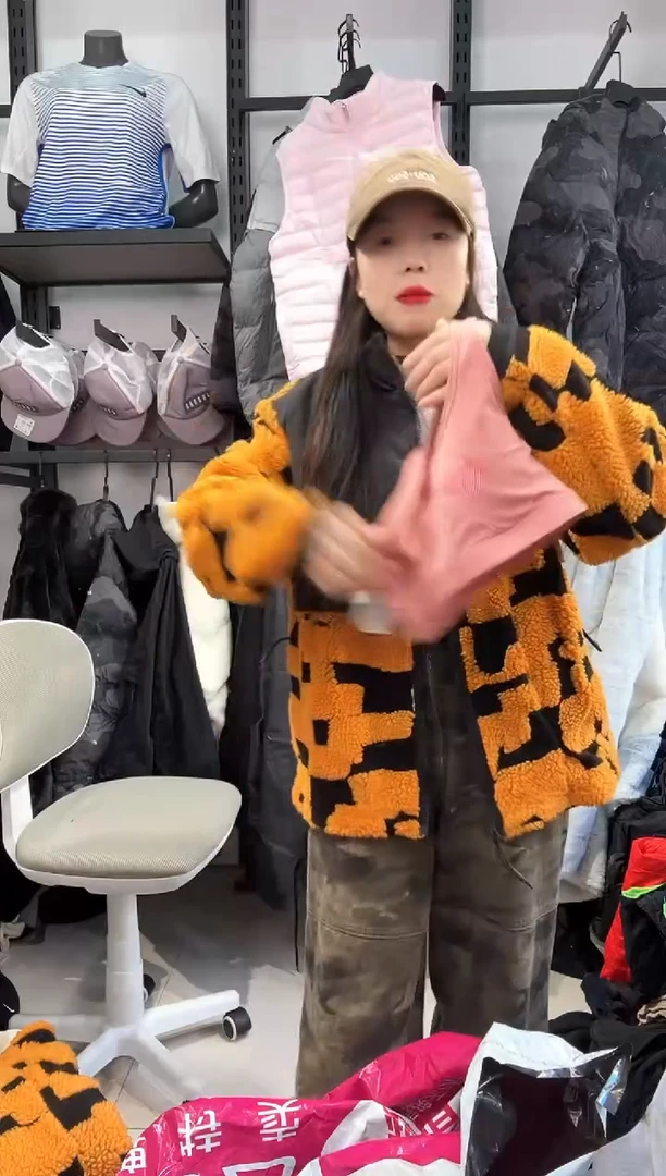 2407 编码  瑕疵直播间过款为准 尺码  ·S