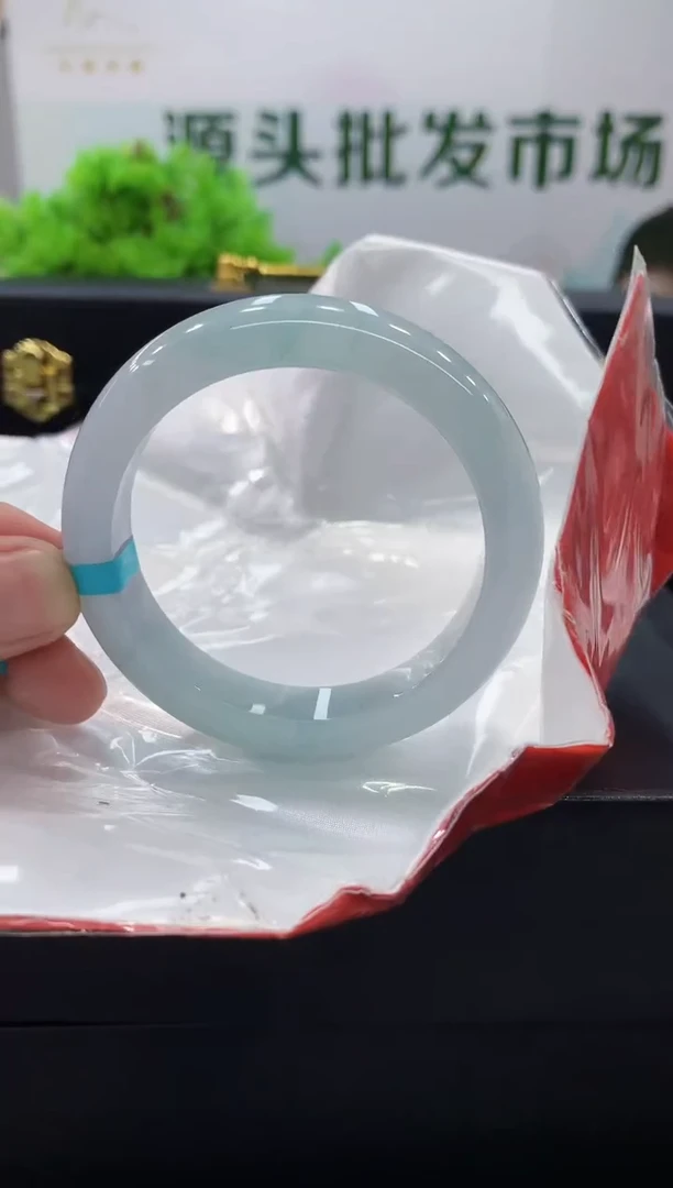 翡翠手镯未镶嵌手镯